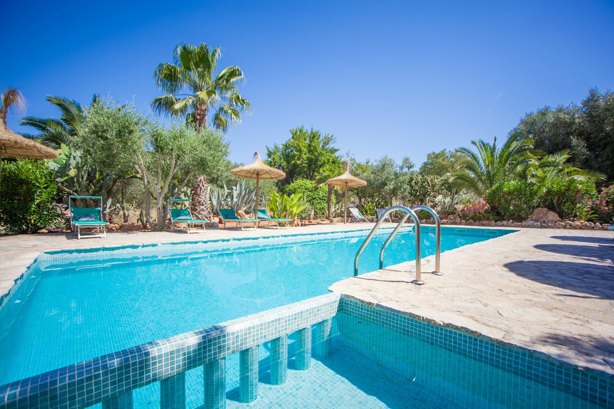 Pina Hotel *